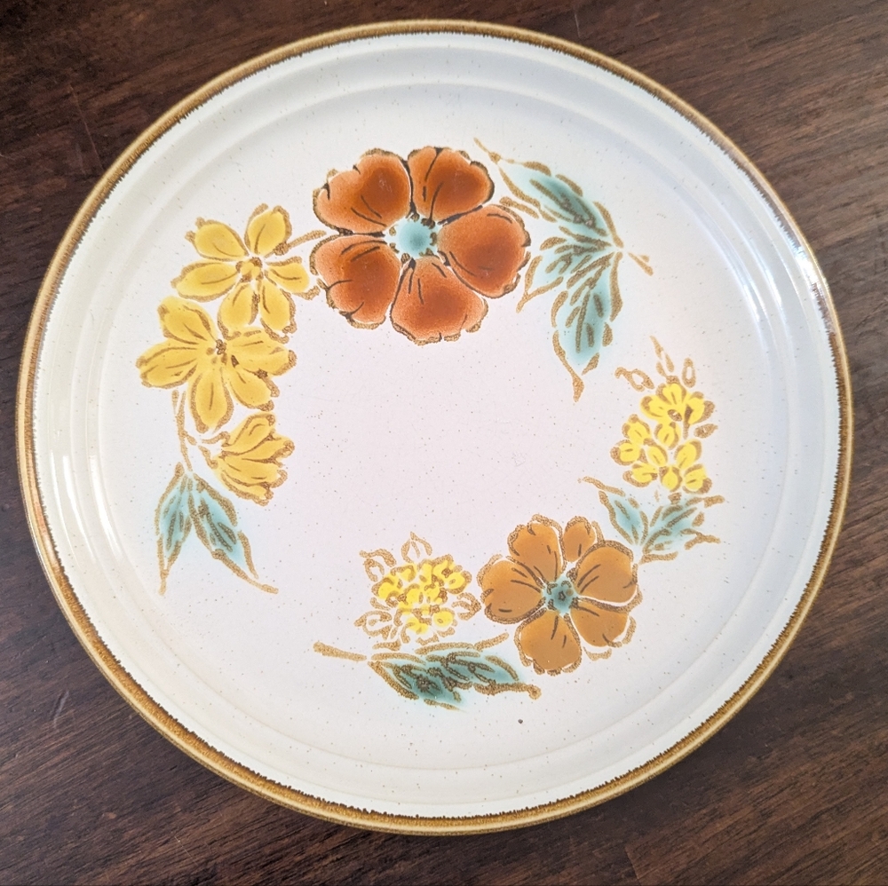 Imperial Stoneware Vintage Dinner Plate EUC